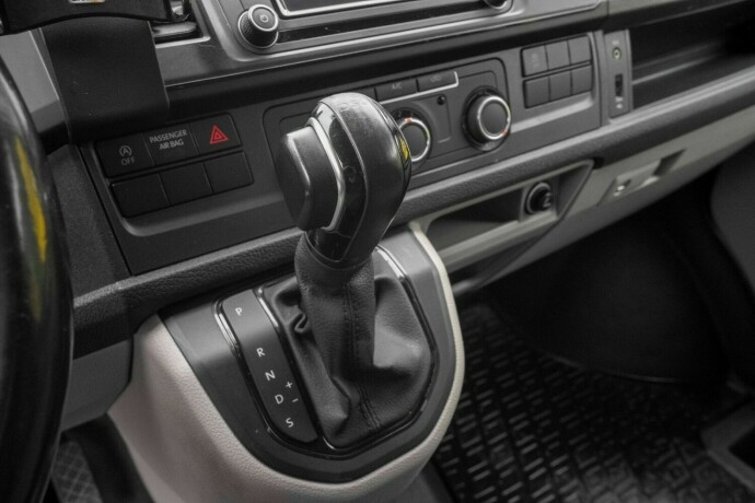 volkswagen-transporter-diesel-2018-big-10