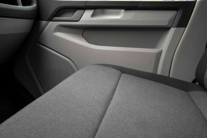 volkswagen-transporter-diesel-2018-big-12