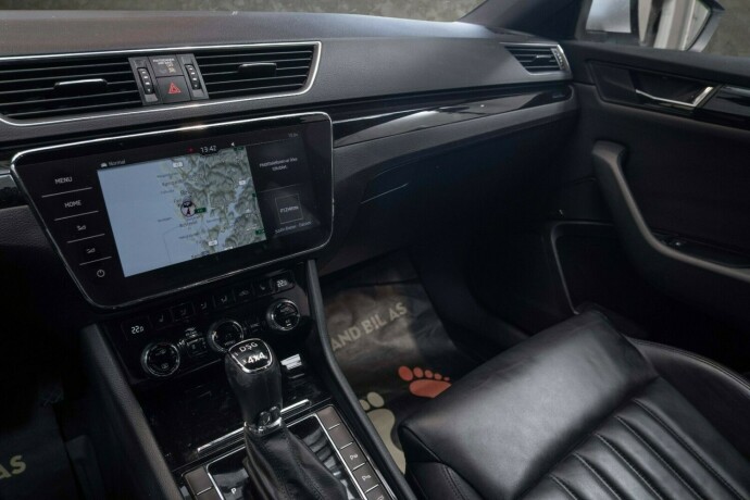 skoda-superb-diesel-2019-big-18