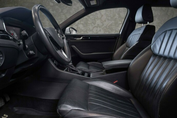 skoda-superb-diesel-2019-big-26