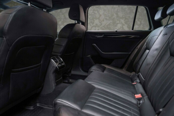 skoda-superb-diesel-2019-big-31