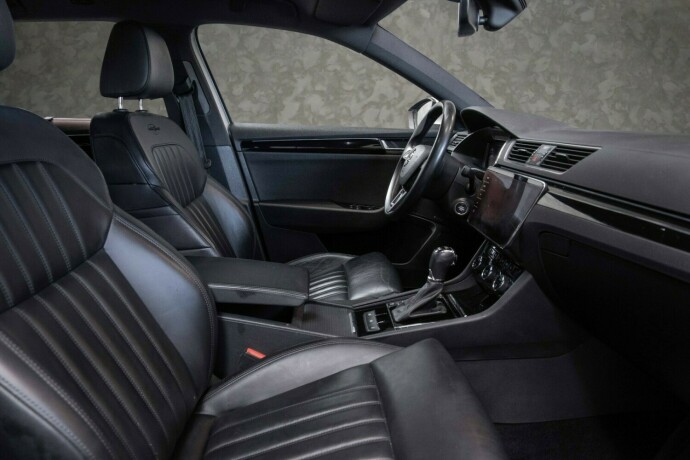 skoda-superb-diesel-2019-big-33