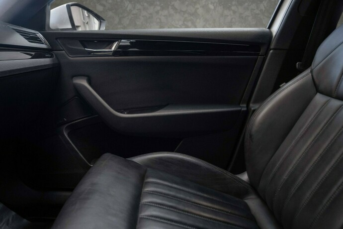 skoda-superb-diesel-2019-big-19