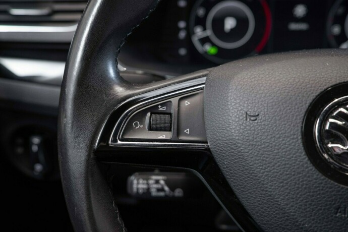 skoda-superb-diesel-2019-big-15