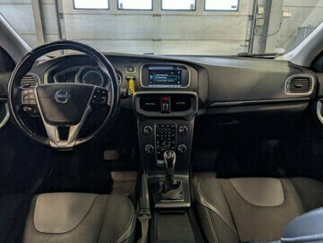 volvo-v40-diesel-2014-big-21