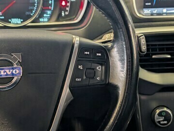 volvo-v40-diesel-2014-big-15