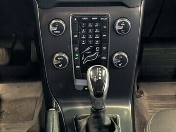 volvo-v40-diesel-2014-big-13