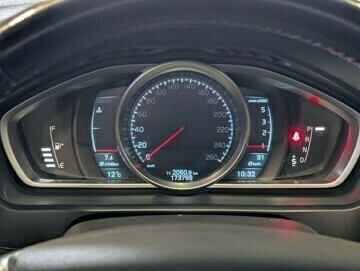 volvo-v40-diesel-2014-big-17