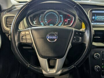 volvo-v40-diesel-2014-big-18
