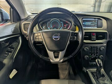 volvo-v40-diesel-2014-big-19