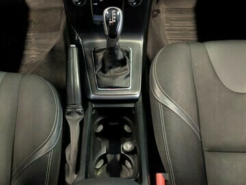 volvo-v40-diesel-2014-big-12