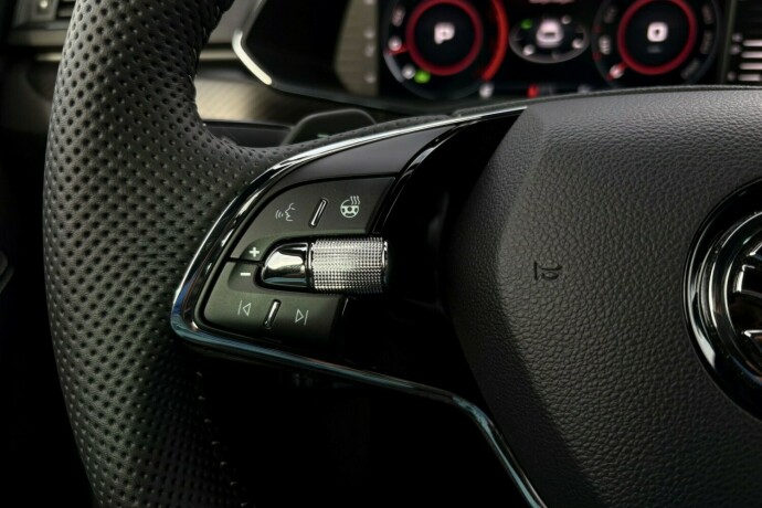 skoda-superb-diesel-2021-big-18