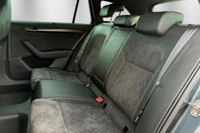 skoda-superb-diesel-2021-big-40