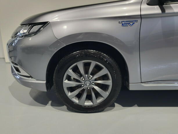 mitsubishi-outlander-elektrisitetbensin-2019-big-5