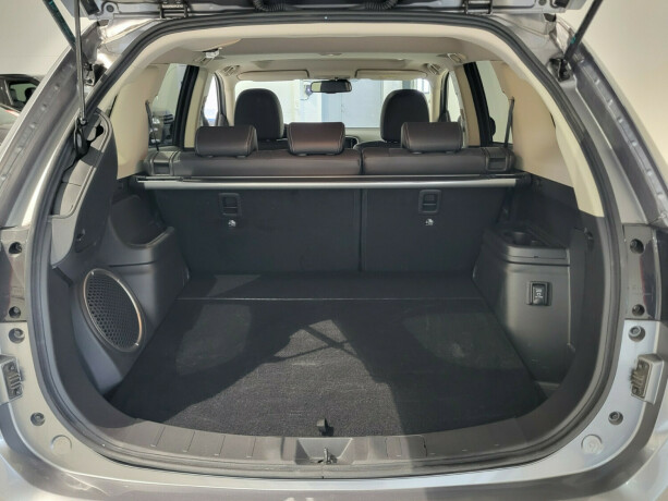mitsubishi-outlander-elektrisitetbensin-2019-big-26