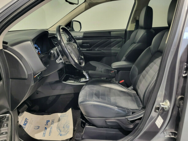 mitsubishi-outlander-elektrisitetbensin-2019-big-13