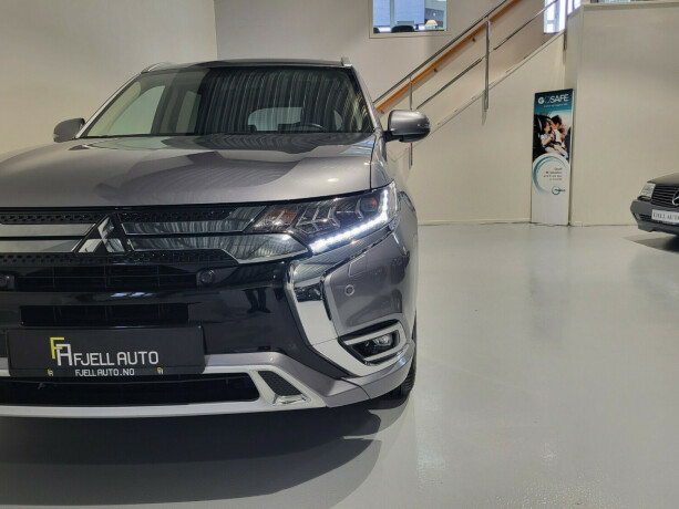 mitsubishi-outlander-elektrisitetbensin-2019-big-3