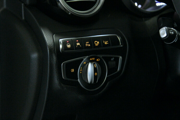 mercedes-benz-glc-bensin-2018-big-34