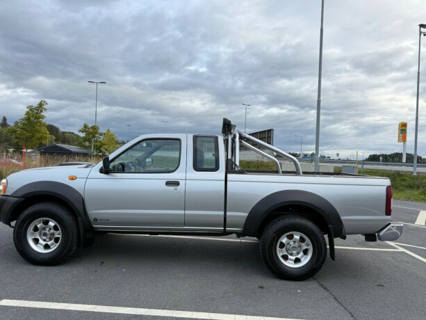 nissan-king-cab-diesel-2009-big-3