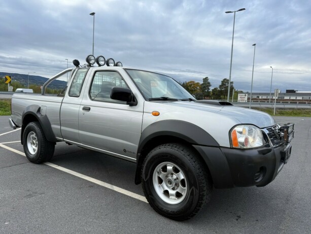 nissan-king-cab-diesel-2009-big-8