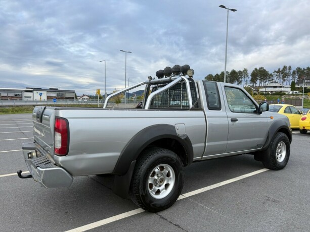 nissan-king-cab-diesel-2009-big-6