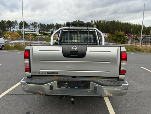 nissan-king-cab-diesel-2009-big-5