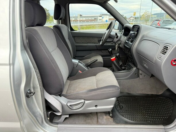 nissan-king-cab-diesel-2009-big-13