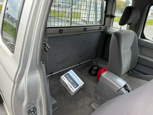 nissan-king-cab-diesel-2009-big-12