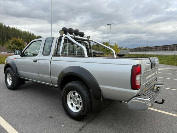 nissan-king-cab-diesel-2009-big-4
