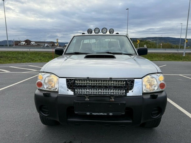 nissan-king-cab-diesel-2009-big-1