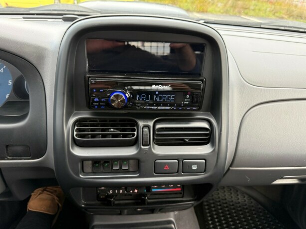 nissan-king-cab-diesel-2009-big-21