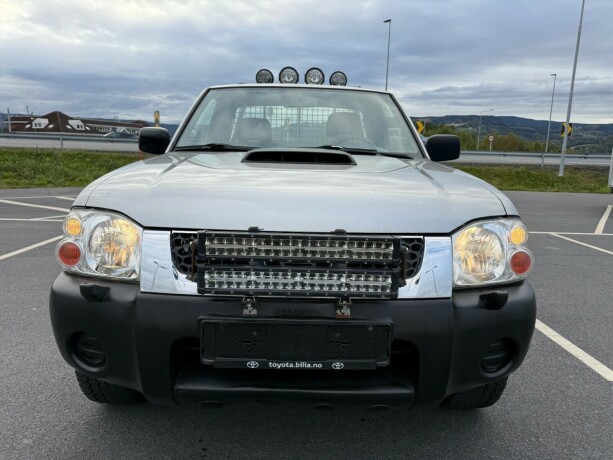 nissan-king-cab-diesel-2009-big-10