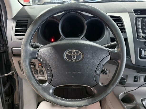 toyota-hilux-diesel-2011-big-12