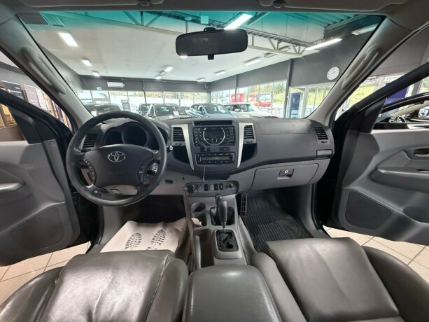 toyota-hilux-diesel-2011-big-11