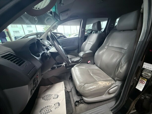 toyota-hilux-diesel-2011-big-10