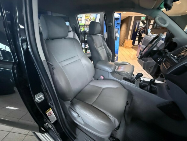 toyota-hilux-diesel-2011-big-24