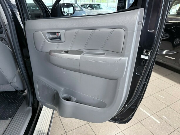 toyota-hilux-diesel-2011-big-27