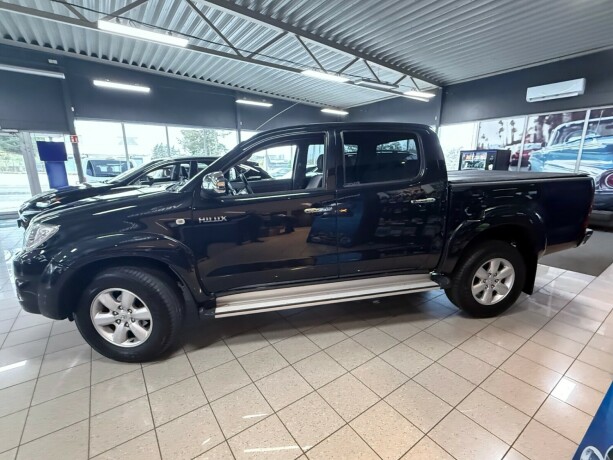 toyota-hilux-diesel-2011-big-3