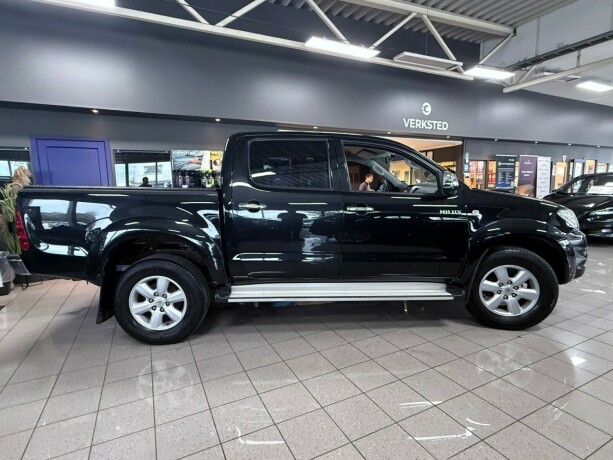toyota-hilux-diesel-2011-big-7