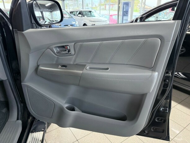 toyota-hilux-diesel-2011-big-23