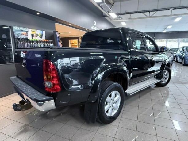 toyota-hilux-diesel-2011-big-6