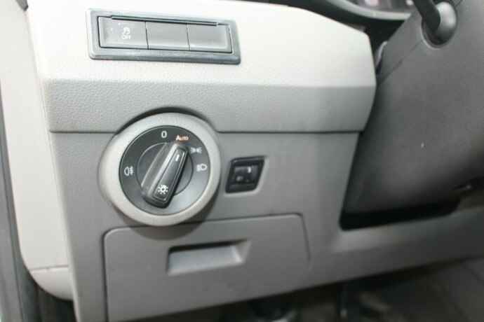 volkswagen-transporter-diesel-2020-big-10