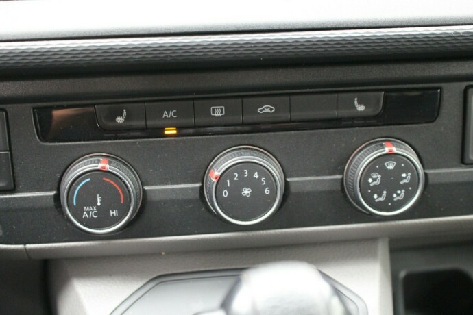 volkswagen-transporter-diesel-2020-big-18