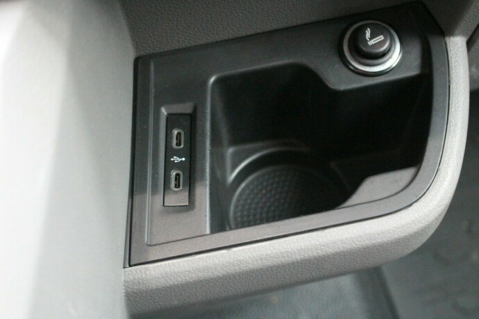 volkswagen-transporter-diesel-2020-big-21