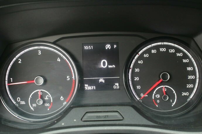 volkswagen-transporter-diesel-2020-big-12