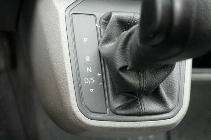 volkswagen-transporter-diesel-2020-big-19