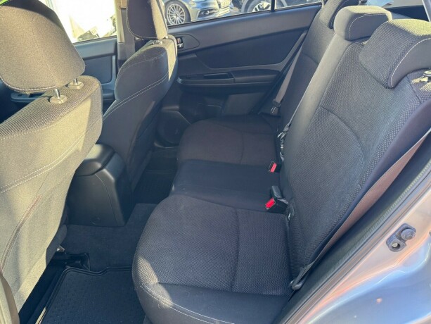 subaru-xv-bensin-2012-big-12