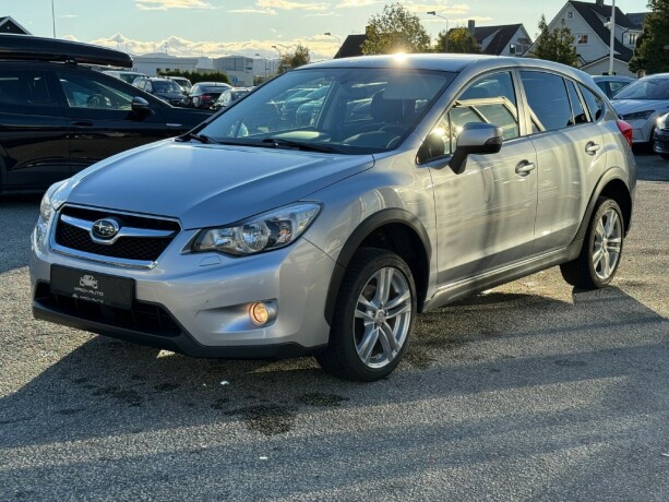 subaru-xv-bensin-2012-big-2