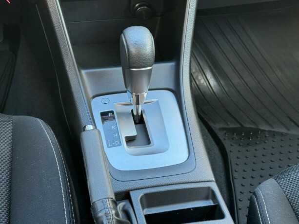 subaru-xv-bensin-2012-big-9