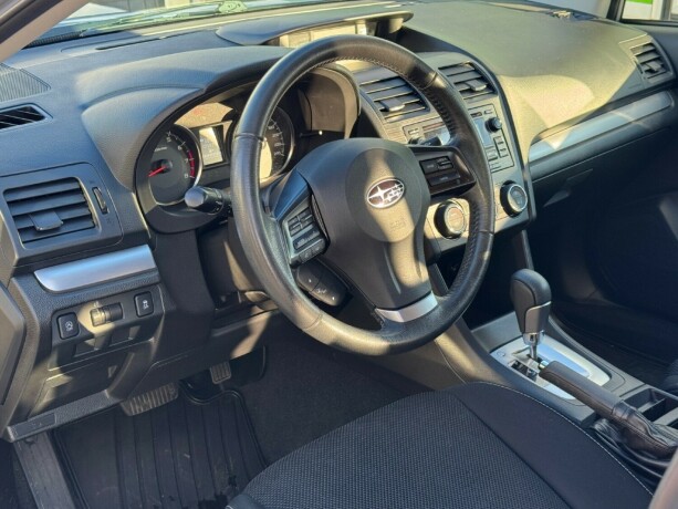 subaru-xv-bensin-2012-big-5